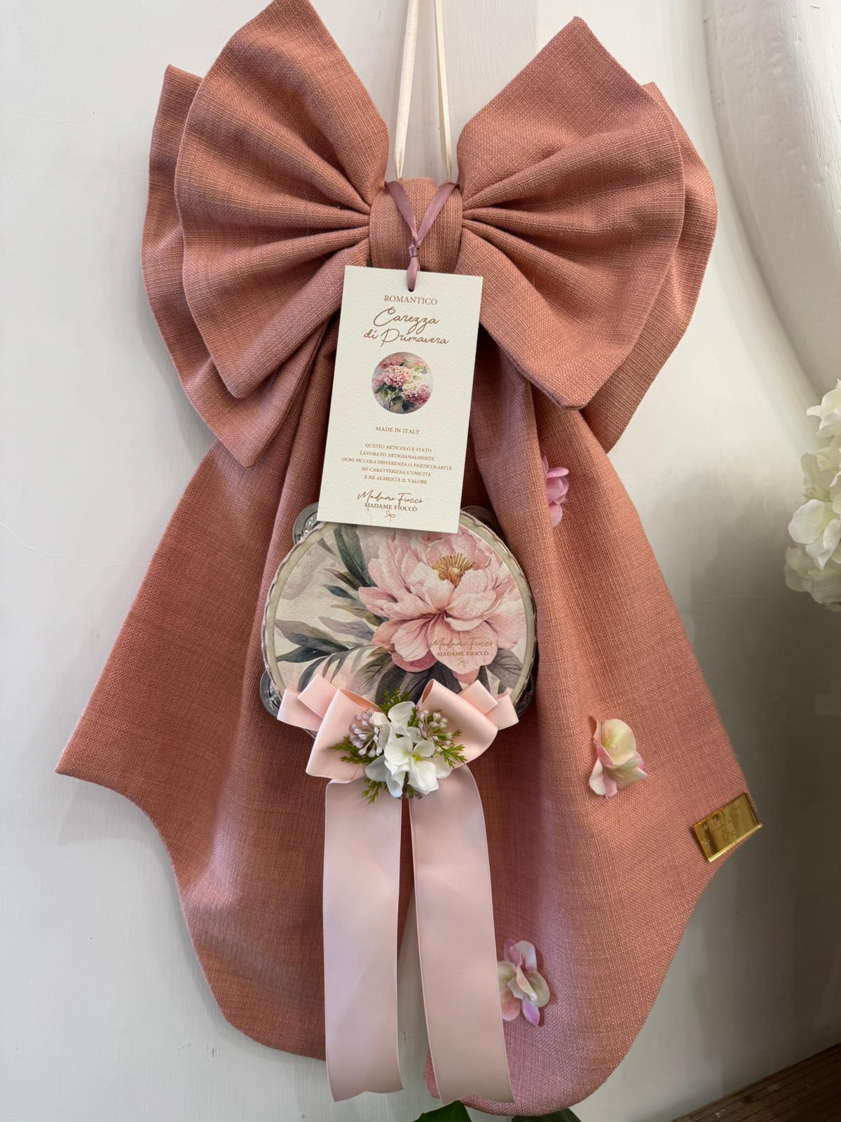 Fiocco in tessuto rosa con tamburella - 60x30 - Madame fiocco'
